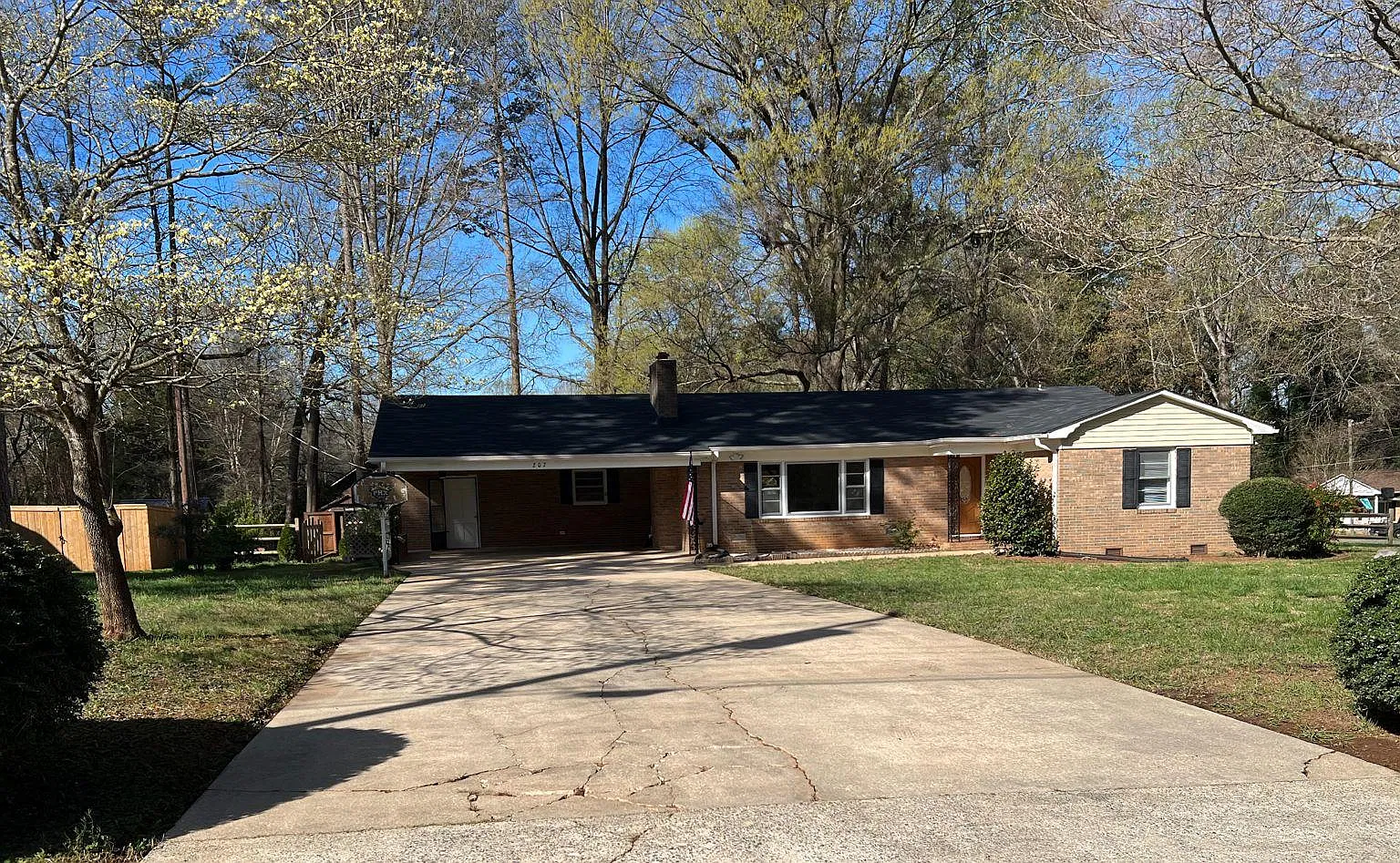 3 bed, 1608 sqft, $1,950 — Photo 1