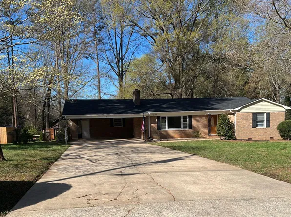 207 Forrest Dr, Salisbury, NC 28147