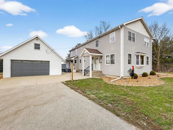 W6904 Schwemmer Ln, Fort Atkinson, WI 53538
