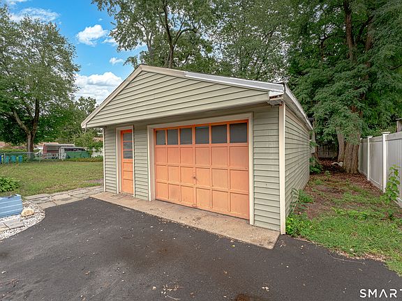 5th image of 56 Greenfield Dr
