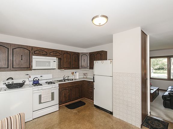 5th image of 1001 E Capri Dr