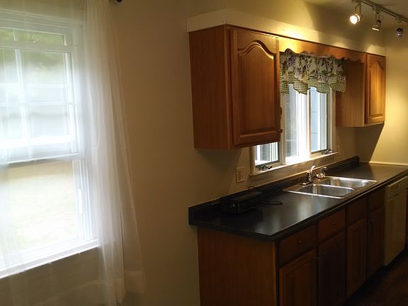 4th image of 104 Woodcrest Ave