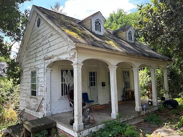 2nd image of 1425 N Mangum St