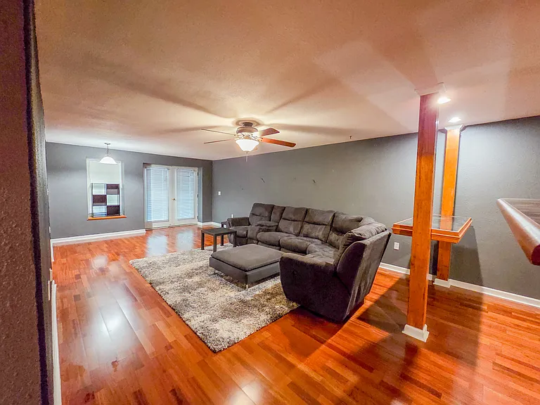8401 Kennedy Dr — Photo 21