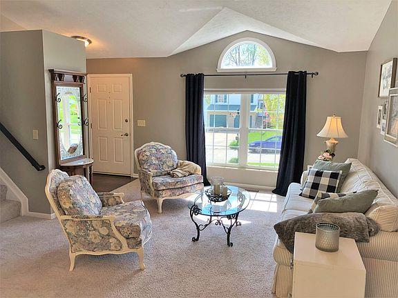 3rd image of 2589 Berwood Ln