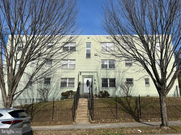 4800 C St SE APT 302, Washington, DC 20019