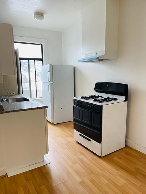 1st image of 206 Ashton Ave #3