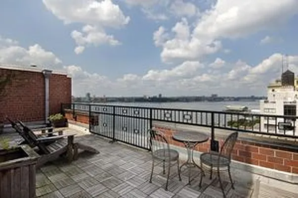 Rented by Douglas Elliman | media 14