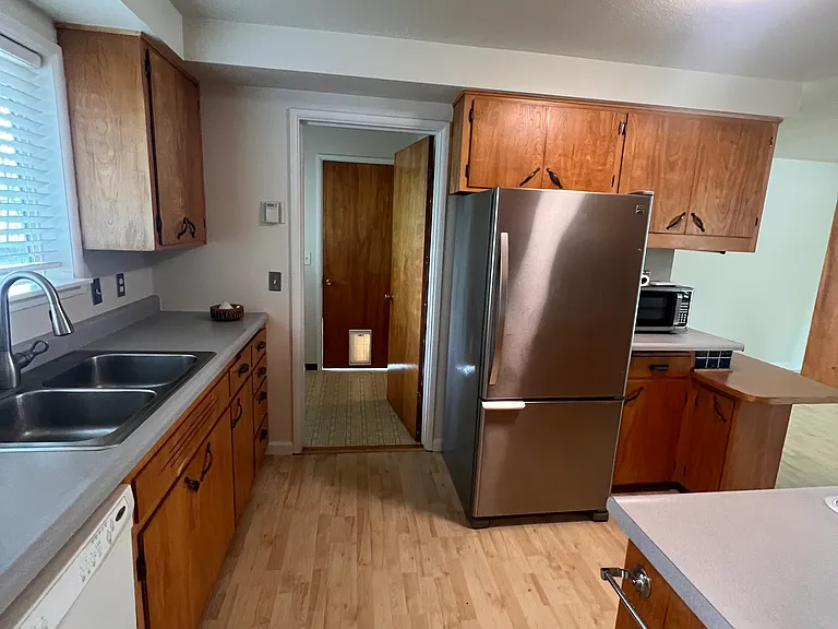 2585 Jasmine St — Photo 3