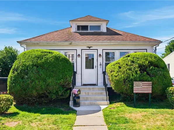 29 E Earle St, Cumberland, RI 02864