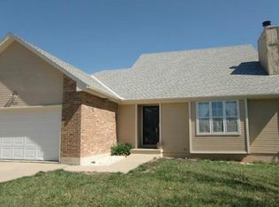 1003 SW Shorthorn Rd, Grain Valley, MO 64029