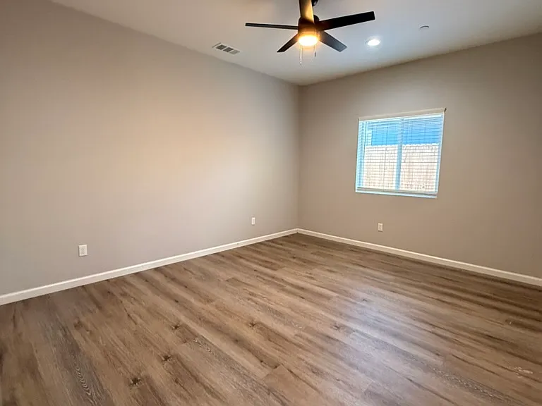 2114 Beachwood Dr — Photo 11