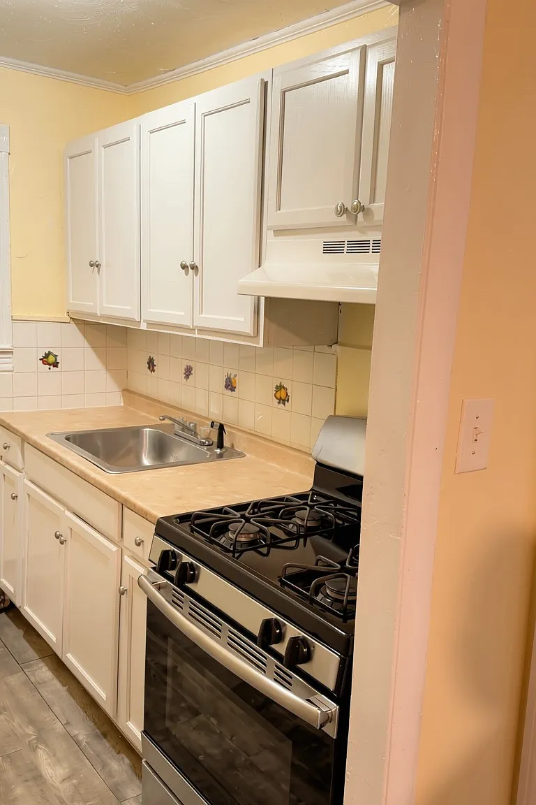 3 bed, 1000 sqft, $1,900 — Photo 1