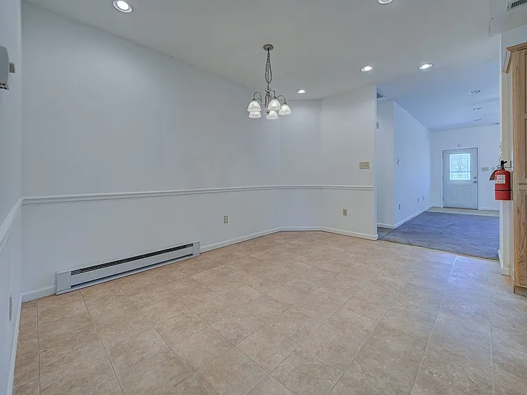 756 Lakehurst Rd — Photo 18