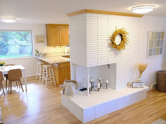 Living Room/Kitchen
