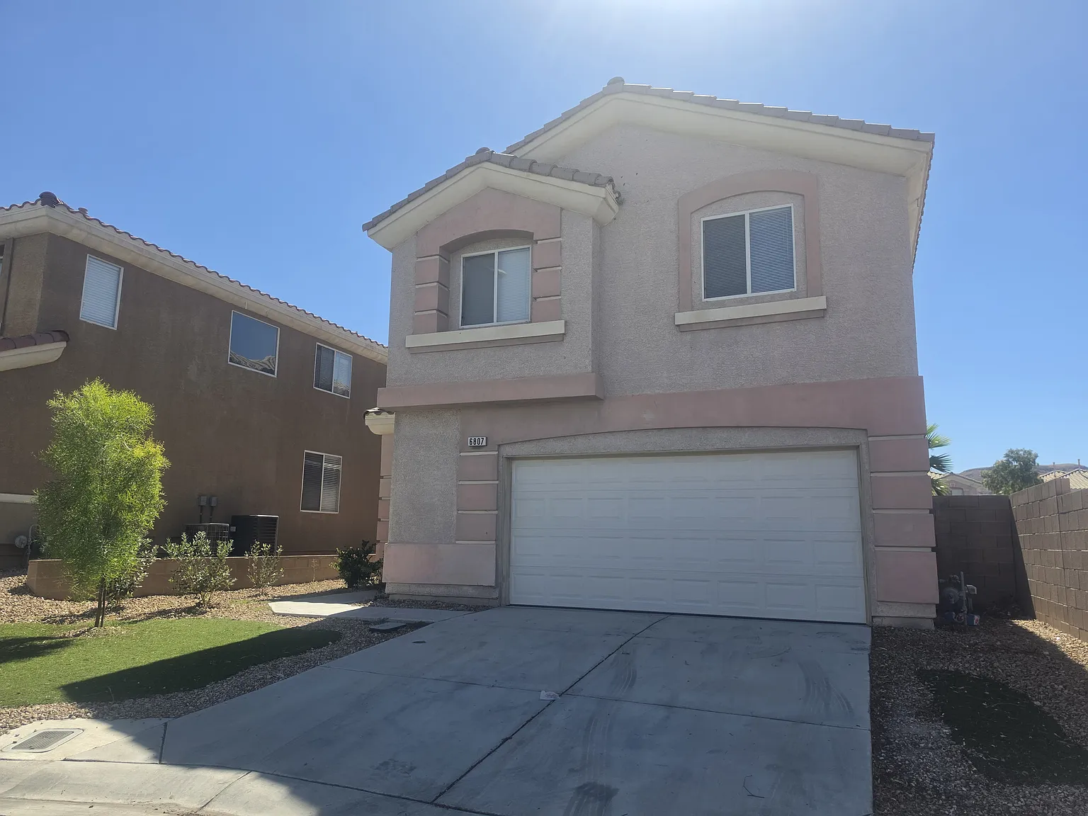3 bed, 2.5 bath, 2018 sqft, $2,199 — Photo 1