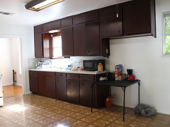 5th image of 439 Royston Ave