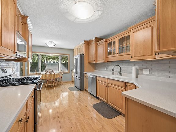 2nd image of 2439 Walnut Ave