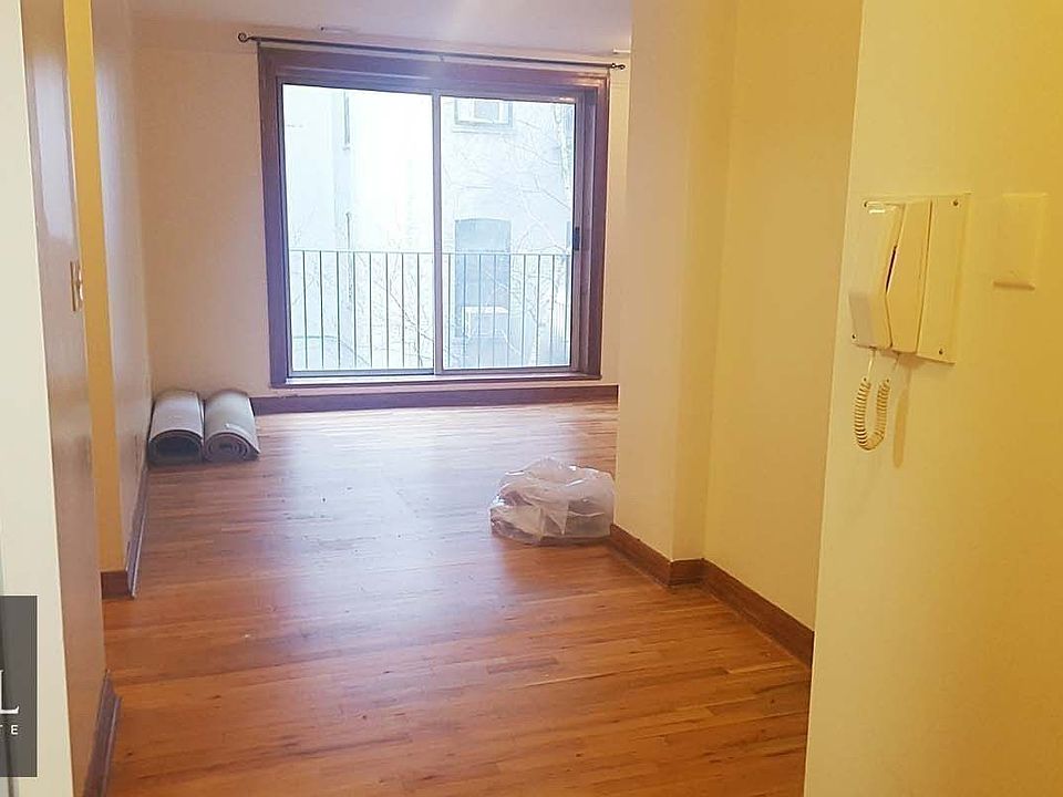 2nd image of 350 Lincoln Pl APT 1R
