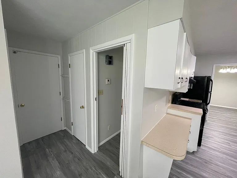 2221 S Virginia Ave — Photo 9