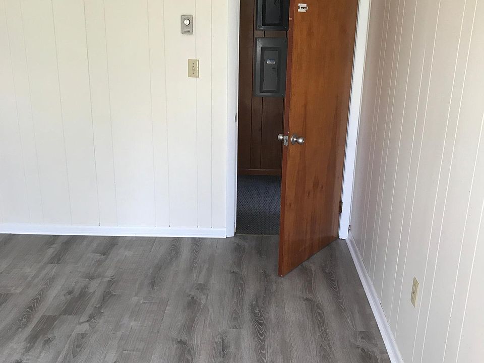 2nd image of 17-19 Hoosick St #3