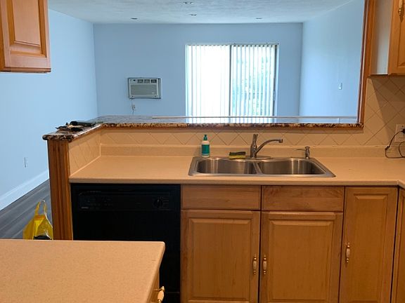 4th image of 1100 Governors Dr APT 30