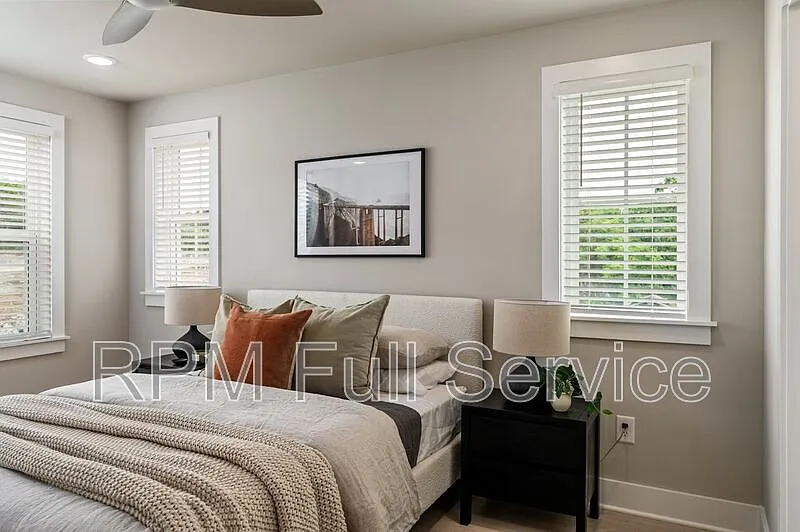 3 bed, 2.5 bath, 1904 sqft, $2,395 — Photo 4