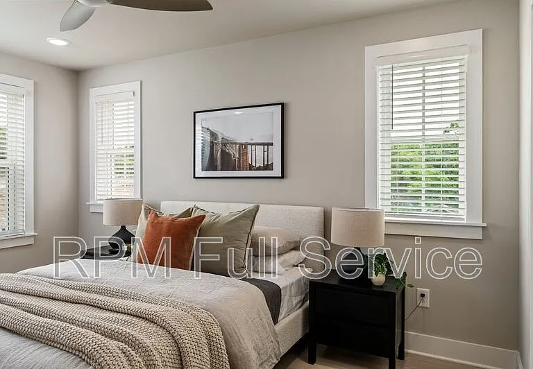 700 N Dupont Ave #228 — Photo 4