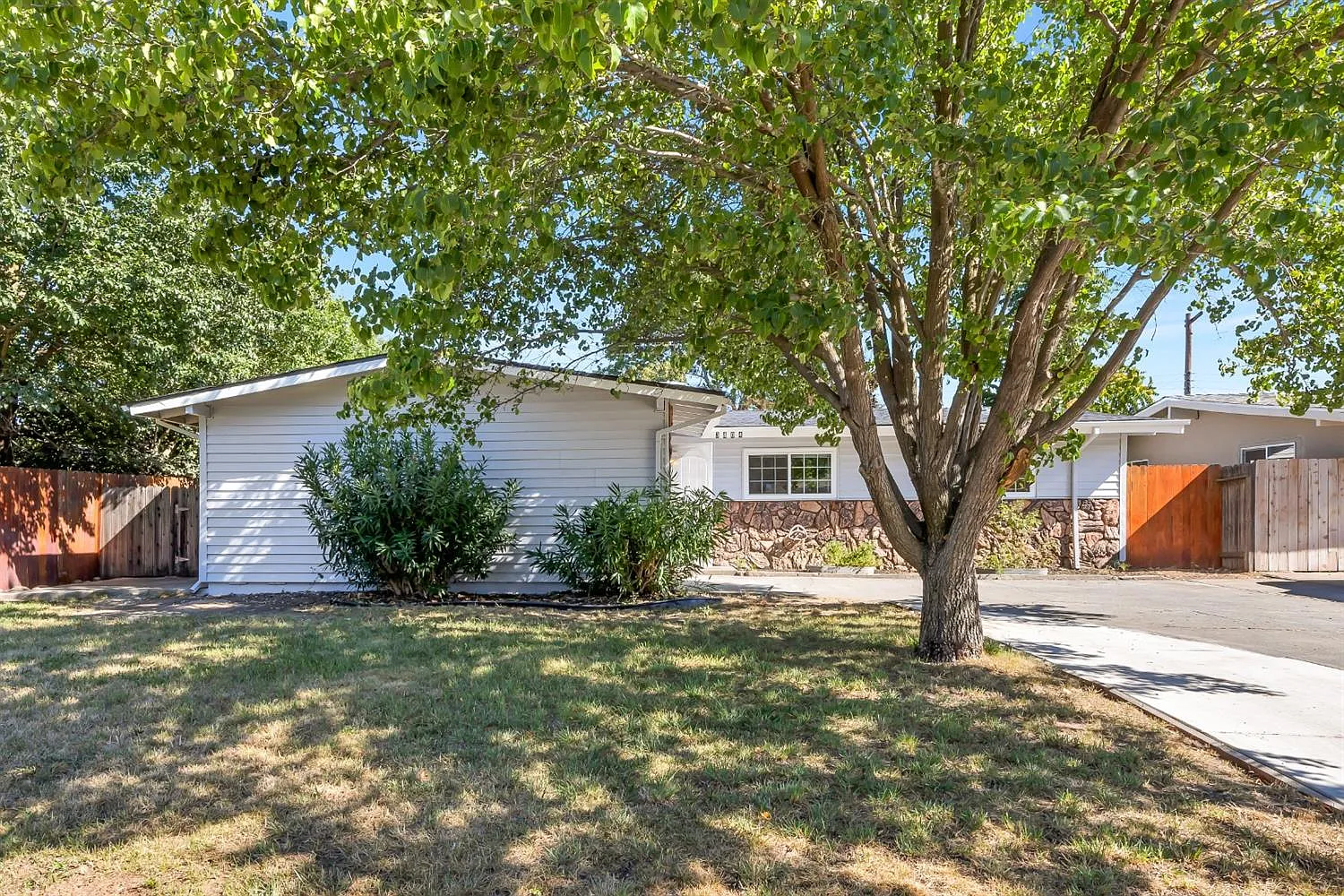 3804 Floral Dr photo 1