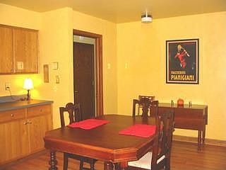 LARGE Eat-in Kitchen w/ all new applicances