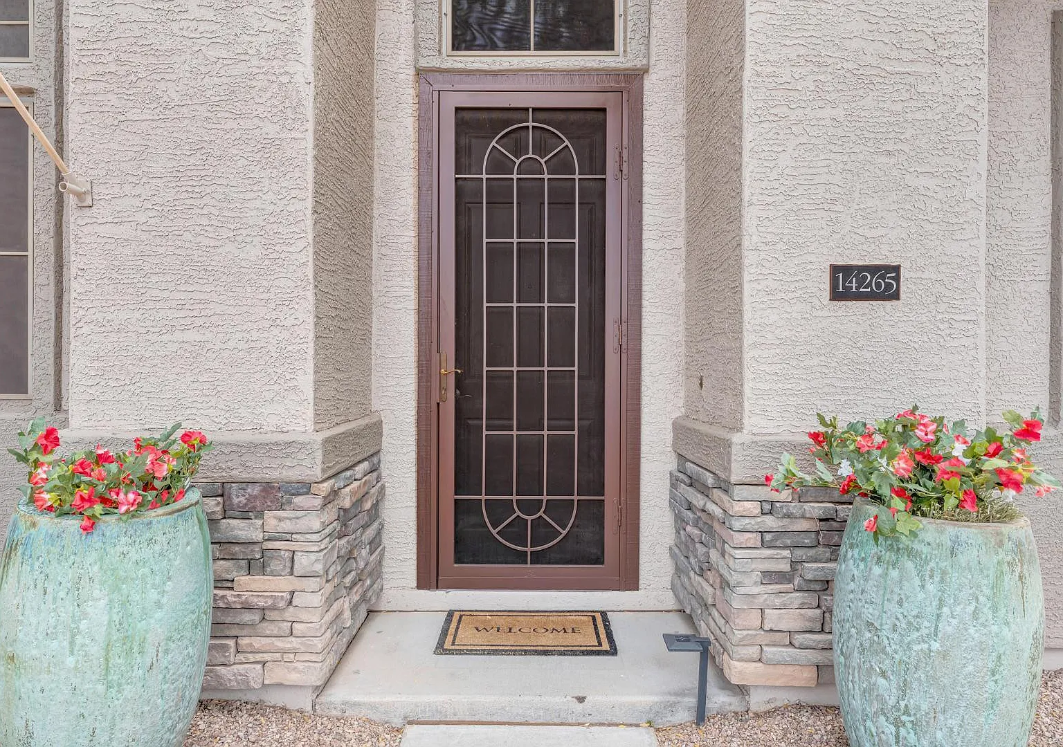 3 bed, 3.0 bath, 1655 sqft, $2,295 — Photo 2
