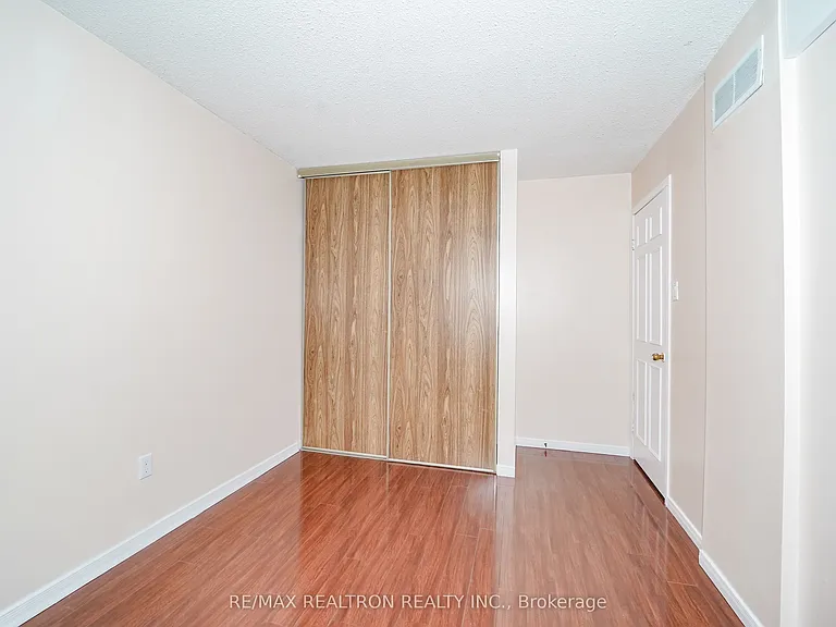 25 Cardwell Ave #24 — Photo 24