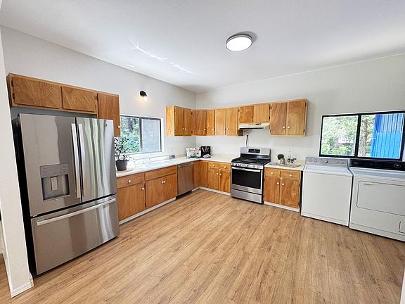 4th image of 521 Silva Ave