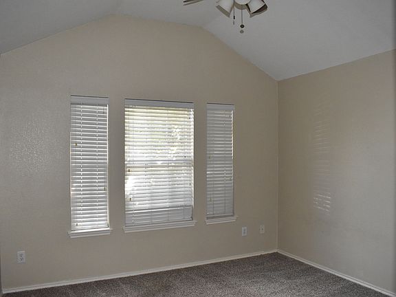 4th image of 4853 Grinstein Dr
