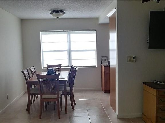 3rd image of 1019 Ellesmere B #1019
