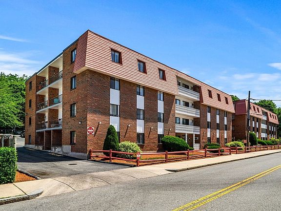 2nd image of 141 Pierce St APT 12