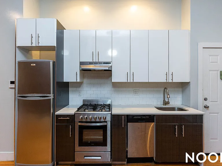 86 Menahan St #1R — Photo 4