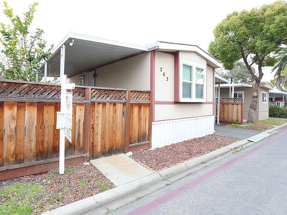 3rd image of 263 El Bosque Dr #263