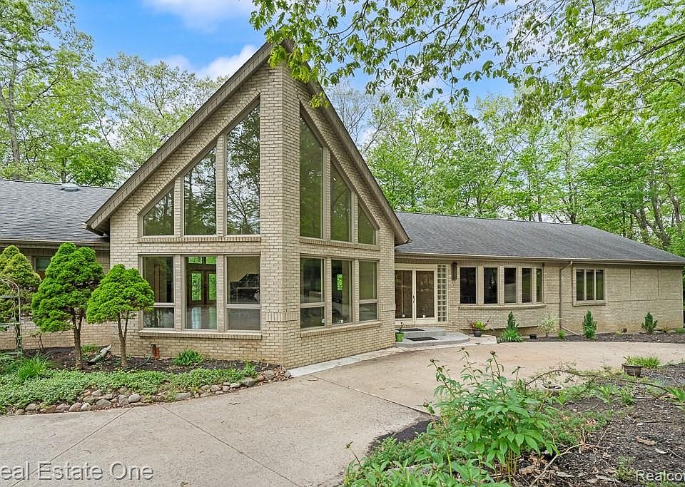 1st image of 2670 Spring Grove Dr