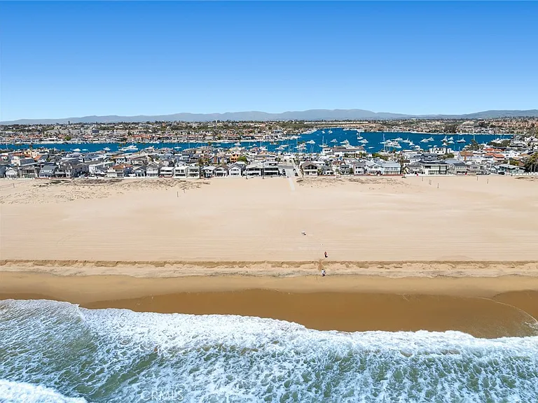800 W Oceanfront — Photo 31