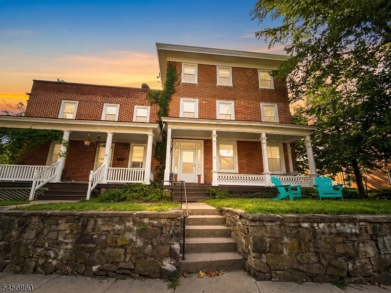2 bed, 1.0 bath, $1,850 — Photo 1
