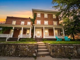 8 Trenton Ave, Frenchtown, NJ