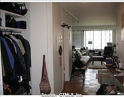2nd image of 100 Brookhaven Ln