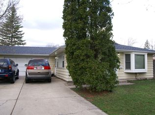 40 Surrey Rd, Montgomery, IL 60538