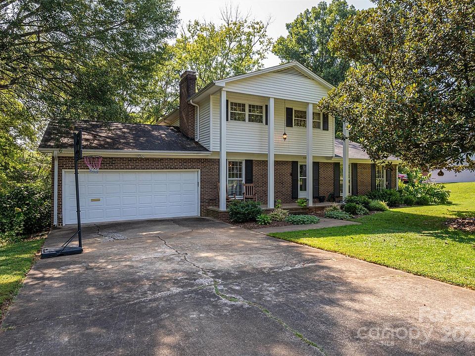 1st image of 530 Deerwood Dr