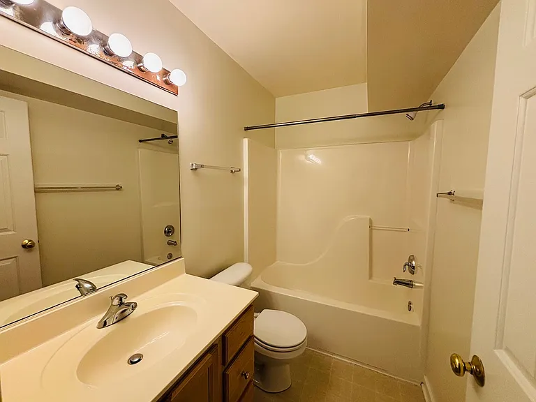 242 Virginia St — Photo 15