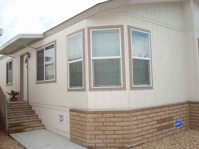 1st image of 324 Blue Springs Ln