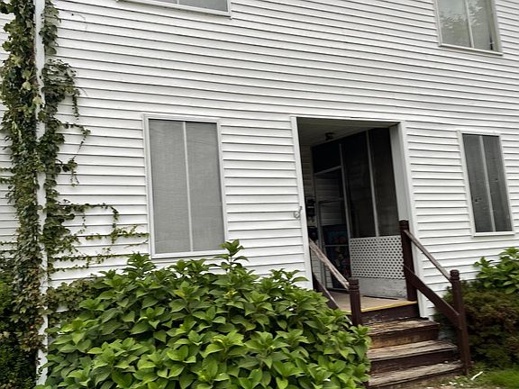 3rd image of 167 Price St Floor 2