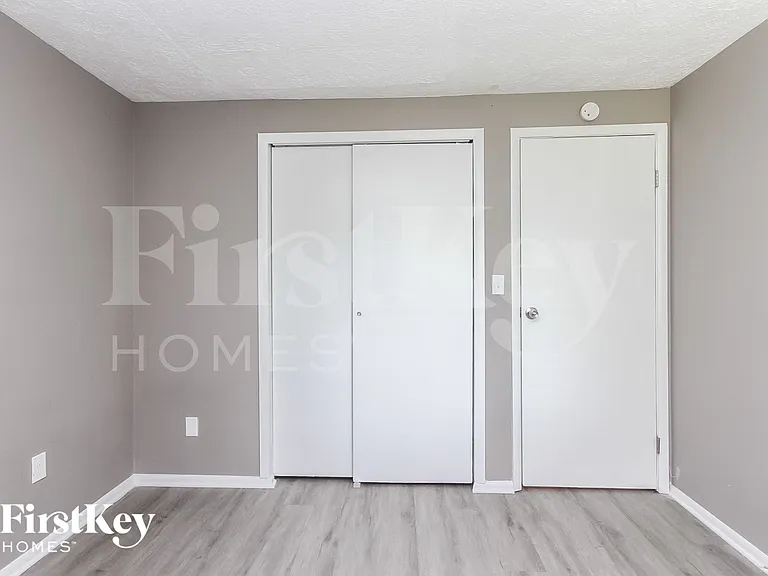 910 Woodlark Dr — Photo 11