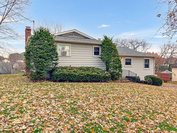 3rd image of 518 Snyder Dr